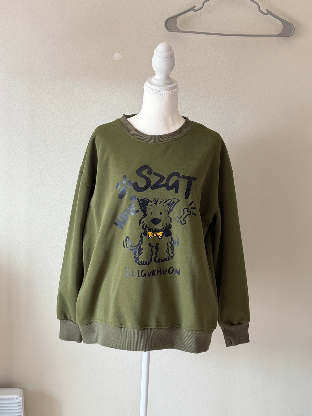Olive Green Graphic Crewneck Sweater with Dog Motif